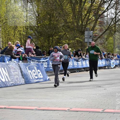 12.04.2026 - 45. Internationalen Wilhelmsburger Insellauf J. Mangold http://msf.ph/oto/9524596 12.04.2026 14:51:49 Ziel 891, 512, 394 meine-sportfotos.de