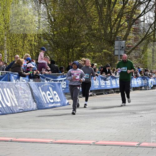 12.04.2026 - 45. Internationalen Wilhelmsburger Insellauf J. Mangold http://msf.ph/oto/9524597 12.04.2026 14:51:49 Ziel 891, 512, 394 meine-sportfotos.de