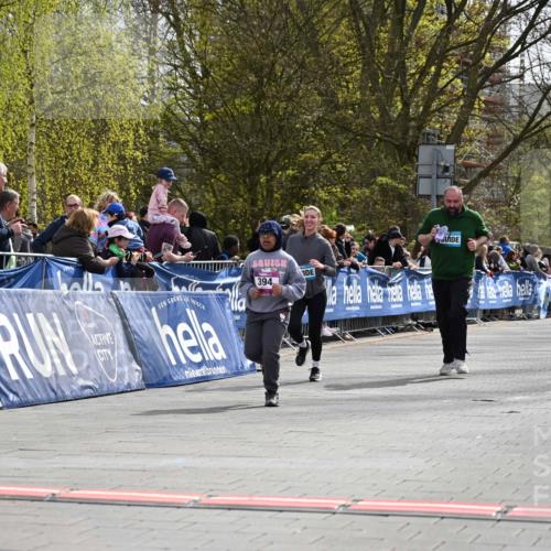 12.04.2026 - 45. Internationalen Wilhelmsburger Insellauf J. Mangold http://msf.ph/oto/9524598 12.04.2026 14:51:49 Ziel 891, 512, 394 meine-sportfotos.de
