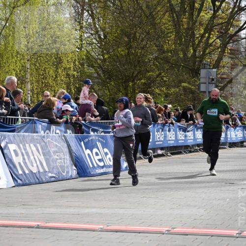 12.04.2026 - 45. Internationalen Wilhelmsburger Insellauf J. Mangold http://msf.ph/oto/9524600 12.04.2026 14:51:49 Ziel 891, 512, 394 meine-sportfotos.de