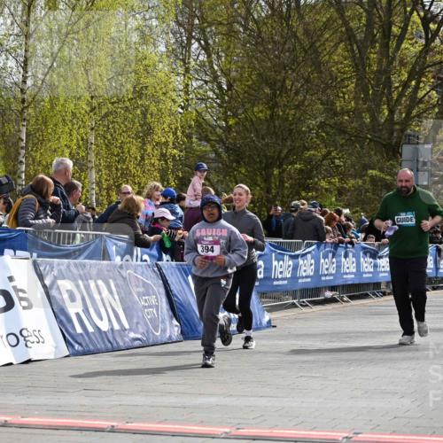 12.04.2026 - 45. Internationalen Wilhelmsburger Insellauf J. Mangold http://msf.ph/oto/9524605 12.04.2026 14:51:49 Ziel 891, 512, 394 meine-sportfotos.de