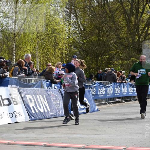 12.04.2026 - 45. Internationalen Wilhelmsburger Insellauf J. Mangold http://msf.ph/oto/9524607 12.04.2026 14:51:50 Ziel 512, 394 meine-sportfotos.de