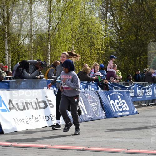 12.04.2026 - 45. Internationalen Wilhelmsburger Insellauf J. Mangold http://msf.ph/oto/9524611 12.04.2026 14:51:50 Ziel 512, 394 meine-sportfotos.de