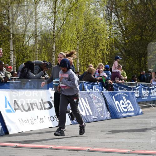 12.04.2026 - 45. Internationalen Wilhelmsburger Insellauf J. Mangold http://msf.ph/oto/9524612 12.04.2026 14:51:50 Ziel 512, 394 meine-sportfotos.de
