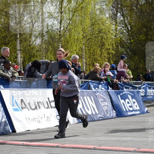 12.04.2026 - 45. Internationalen Wilhelmsburger Insellauf J. Mangold http://msf.ph/oto/9524613 12.04.2026 14:51:50 Ziel 512, 394 meine-sportfotos.de