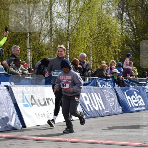 12.04.2026 - 45. Internationalen Wilhelmsburger Insellauf J. Mangold http://msf.ph/oto/9524614 12.04.2026 14:51:51 Ziel 394 meine-sportfotos.de