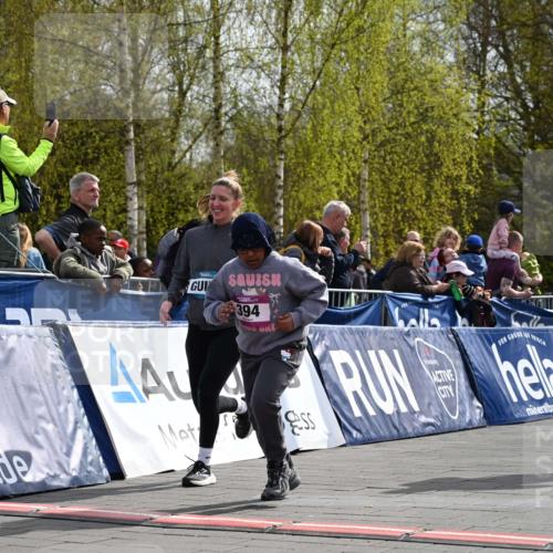 12.04.2026 - 45. Internationalen Wilhelmsburger Insellauf J. Mangold http://msf.ph/oto/9524615 12.04.2026 14:51:51 Ziel 394 meine-sportfotos.de