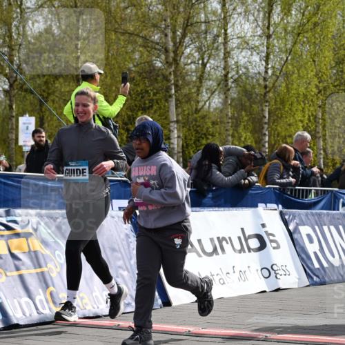 12.04.2026 - 45. Internationalen Wilhelmsburger Insellauf J. Mangold http://msf.ph/oto/9524621 12.04.2026 14:51:51 Ziel 394 meine-sportfotos.de