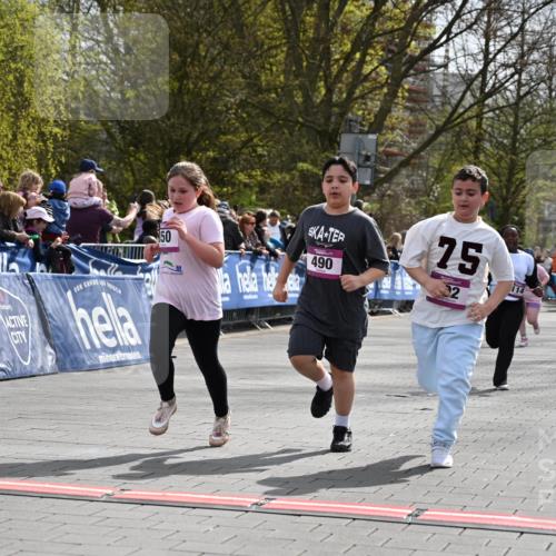 12.04.2026 - 45. Internationalen Wilhelmsburger Insellauf J. Mangold http://msf.ph/oto/9524635 12.04.2026 14:52:02 Ziel 520, 350, 892, 490, 114 meine-sportfotos.de