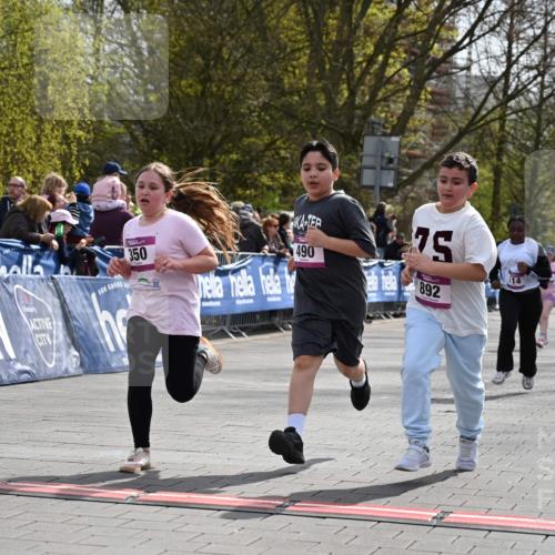 12.04.2026 - 45. Internationalen Wilhelmsburger Insellauf J. Mangold http://msf.ph/oto/9524637 12.04.2026 14:52:03 Ziel 520, 350, 892, 490, 114 meine-sportfotos.de