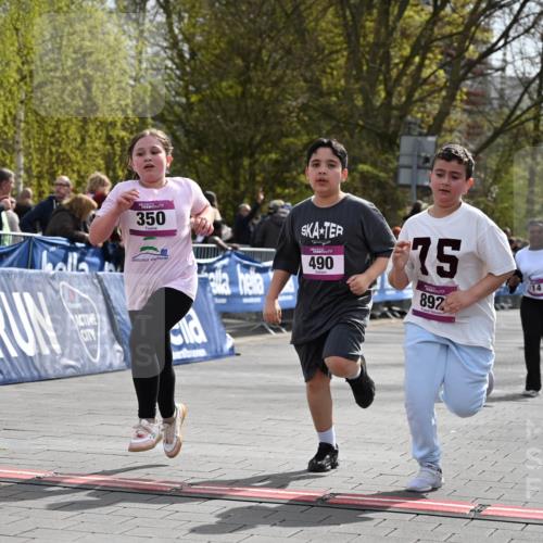 12.04.2026 - 45. Internationalen Wilhelmsburger Insellauf J. Mangold http://msf.ph/oto/9524639 12.04.2026 14:52:03 Ziel 520, 350, 892, 490, 114 meine-sportfotos.de