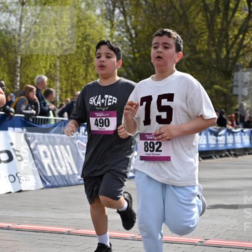 12.04.2026 - 45. Internationalen Wilhelmsburger Insellauf J. Mangold http://msf.ph/oto/9524647 12.04.2026 14:52:03 Ziel 520, 350, 892, 490, 114 meine-sportfotos.de