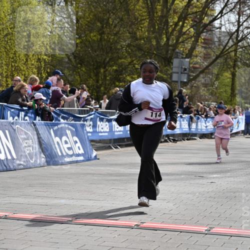 12.04.2026 - 45. Internationalen Wilhelmsburger Insellauf J. Mangold http://msf.ph/oto/9524651 12.04.2026 14:52:04 Ziel 520, 350, 892, 490, 114, 341 meine-sportfotos.de