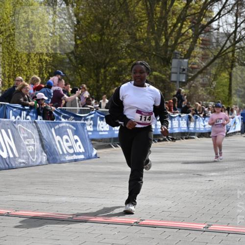 12.04.2026 - 45. Internationalen Wilhelmsburger Insellauf J. Mangold http://msf.ph/oto/9524652 12.04.2026 14:52:04 Ziel 520, 350, 892, 490, 114, 341 meine-sportfotos.de