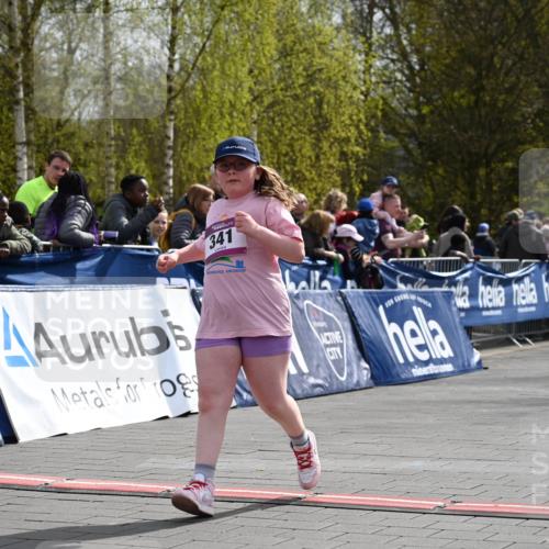 12.04.2026 - 45. Internationalen Wilhelmsburger Insellauf J. Mangold http://msf.ph/oto/9524668 12.04.2026 14:52:09 Ziel 341 meine-sportfotos.de