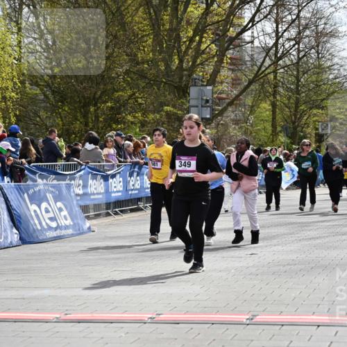 12.04.2026 - 45. Internationalen Wilhelmsburger Insellauf J. Mangold http://msf.ph/oto/9524672 12.04.2026 14:52:17 Ziel 349, 581 meine-sportfotos.de