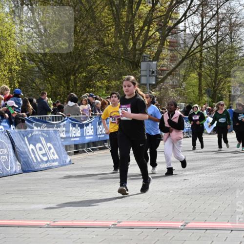12.04.2026 - 45. Internationalen Wilhelmsburger Insellauf J. Mangold http://msf.ph/oto/9524674 12.04.2026 14:52:17 Ziel 349, 581 meine-sportfotos.de