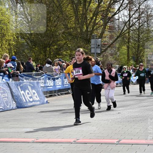 12.04.2026 - 45. Internationalen Wilhelmsburger Insellauf J. Mangold http://msf.ph/oto/9524675 12.04.2026 14:52:17 Ziel 349, 581 meine-sportfotos.de