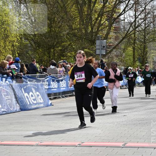 12.04.2026 - 45. Internationalen Wilhelmsburger Insellauf J. Mangold http://msf.ph/oto/9524676 12.04.2026 14:52:17 Ziel 349, 581 meine-sportfotos.de