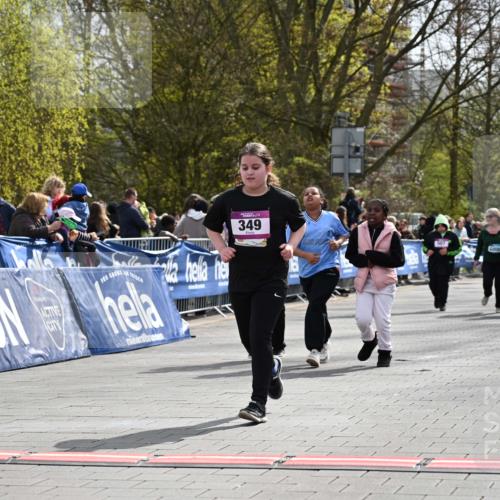 12.04.2026 - 45. Internationalen Wilhelmsburger Insellauf J. Mangold http://msf.ph/oto/9524679 12.04.2026 14:52:17 Ziel 349, 581 meine-sportfotos.de