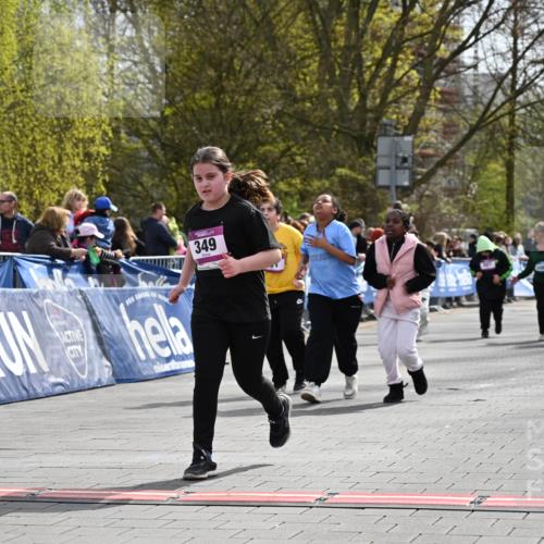 12.04.2026 - 45. Internationalen Wilhelmsburger Insellauf J. Mangold http://msf.ph/oto/9524683 12.04.2026 14:52:18 Ziel 349, 581 meine-sportfotos.de