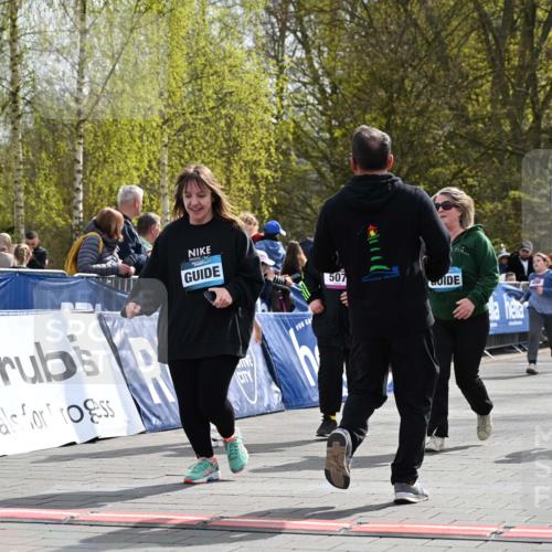12.04.2026 - 45. Internationalen Wilhelmsburger Insellauf J. Mangold http://msf.ph/oto/9524696 12.04.2026 14:52:24 Ziel 581, 570, 354, 507, 498 meine-sportfotos.de