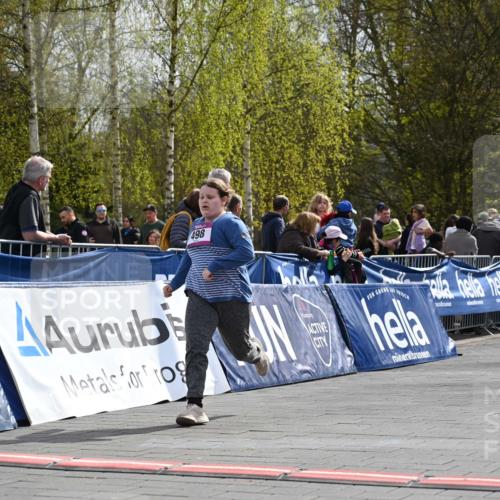 12.04.2026 - 45. Internationalen Wilhelmsburger Insellauf J. Mangold http://msf.ph/oto/9524711 12.04.2026 14:52:28 Ziel 570, 354, 507, 498 meine-sportfotos.de