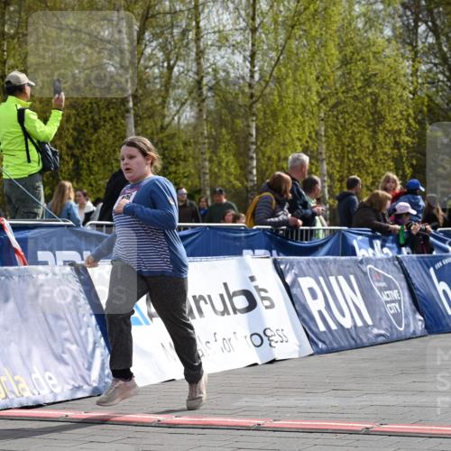 12.04.2026 - 45. Internationalen Wilhelmsburger Insellauf J. Mangold http://msf.ph/oto/9524718 12.04.2026 14:52:28 Ziel 570, 354, 507, 498 meine-sportfotos.de
