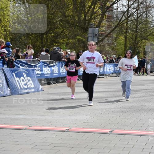 12.04.2026 - 45. Internationalen Wilhelmsburger Insellauf J. Mangold http://msf.ph/oto/9524721 12.04.2026 14:52:37 Ziel 1053, 546, 1803 meine-sportfotos.de