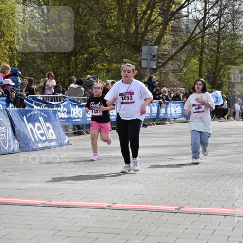 12.04.2026 - 45. Internationalen Wilhelmsburger Insellauf J. Mangold http://msf.ph/oto/9524726 12.04.2026 14:52:37 Ziel 1053, 546, 1803 meine-sportfotos.de