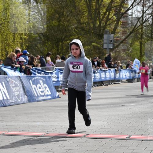 12.04.2026 - 45. Internationalen Wilhelmsburger Insellauf J. Mangold http://msf.ph/oto/9524743 12.04.2026 14:52:47 Ziel 450 meine-sportfotos.de