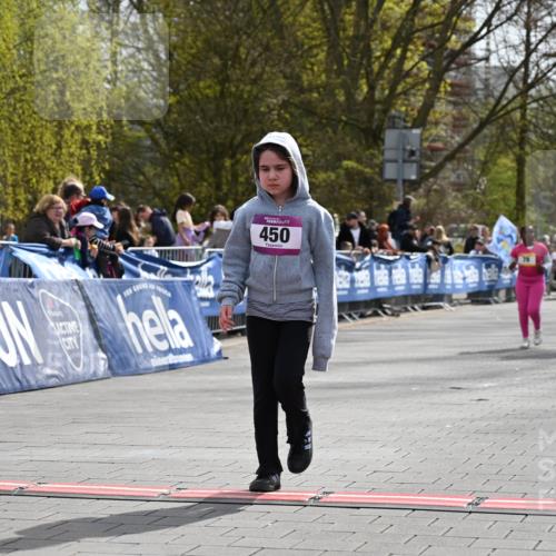 12.04.2026 - 45. Internationalen Wilhelmsburger Insellauf J. Mangold http://msf.ph/oto/9524744 12.04.2026 14:52:47 Ziel 450 meine-sportfotos.de