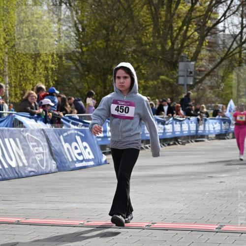 12.04.2026 - 45. Internationalen Wilhelmsburger Insellauf J. Mangold http://msf.ph/oto/9524746 12.04.2026 14:52:47 Ziel 450 meine-sportfotos.de