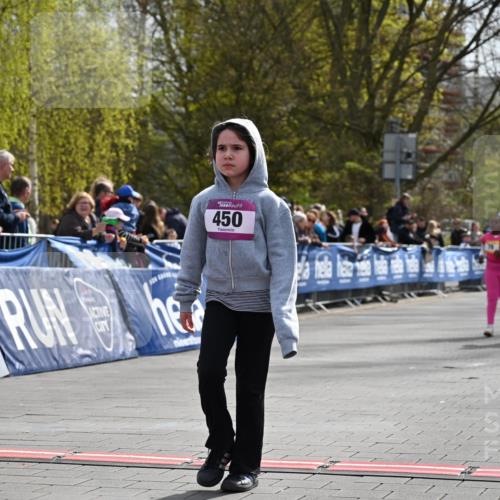 12.04.2026 - 45. Internationalen Wilhelmsburger Insellauf J. Mangold http://msf.ph/oto/9524750 12.04.2026 14:52:48 Ziel 450 meine-sportfotos.de