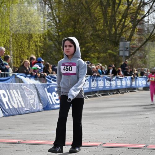 12.04.2026 - 45. Internationalen Wilhelmsburger Insellauf J. Mangold http://msf.ph/oto/9524751 12.04.2026 14:52:48 Ziel 450 meine-sportfotos.de