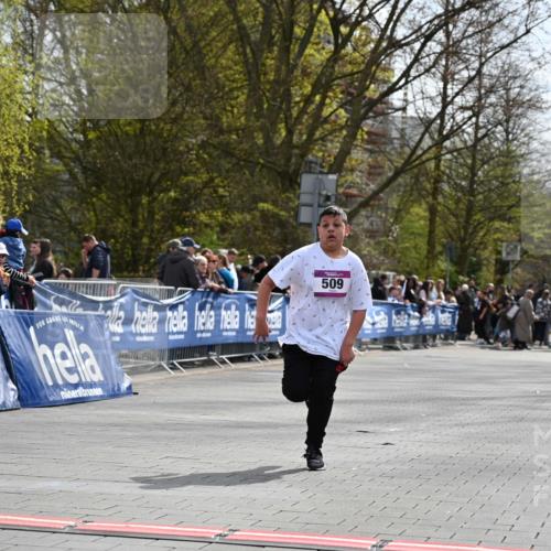 12.04.2026 - 45. Internationalen Wilhelmsburger Insellauf J. Mangold http://msf.ph/oto/9524771 12.04.2026 14:53:04 Ziel 1040, 509 meine-sportfotos.de