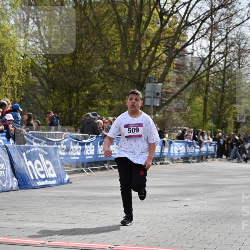 12.04.2026 - 45. Internationalen Wilhelmsburger Insellauf J. Mangold http://msf.ph/oto/9524775 12.04.2026 14:53:05 Ziel 1040, 509 meine-sportfotos.de