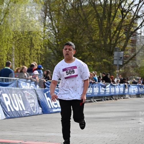 12.04.2026 - 45. Internationalen Wilhelmsburger Insellauf J. Mangold http://msf.ph/oto/9524783 12.04.2026 14:53:05 Ziel 1040, 509 meine-sportfotos.de