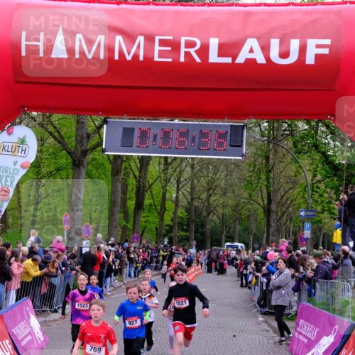 19.04.2026 - Hammer Lauf Tim E. http://msf.ph/oto/9526110 19.04.2026 09:27:05 Ziel 379, 447, 456, 595, 769, 927, 1272, 1355, 1439, 1461, 1521, 1523, 1530, 1702, 1756, 1805, 1810 meine-sportfotos.de