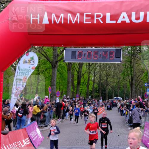 19.04.2026 - Hammer Lauf Tim E. http://msf.ph/oto/9526133 19.04.2026 09:27:11 Ziel 379, 456, 517, 550, 595, 1172, 1195, 1272, 1412, 1419, 1461, 1523, 1662, 1668, 1756, 1758 meine-sportfotos.de