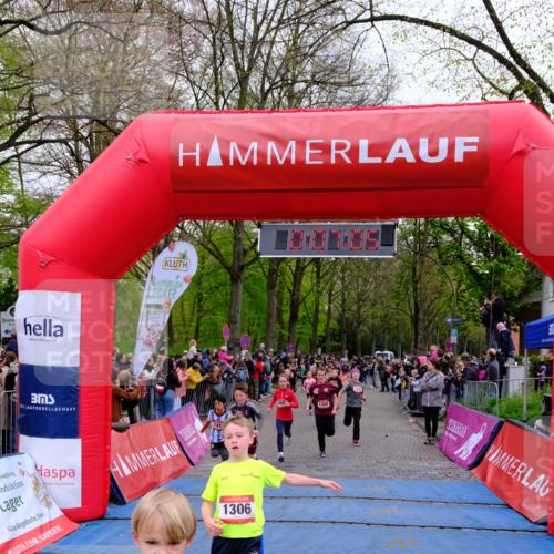 19.04.2026 - Hammer Lauf Tim E. http://msf.ph/oto/9526203 19.04.2026 09:27:33 Ziel 586, 884, 887, 893, 911, 998, 1155, 1205, 1225, 1306, 1309, 1328, 1337, 1373, 1400, 1410, 1413, 1435, 1448, 1685, 1864 meine-sportfotos.de