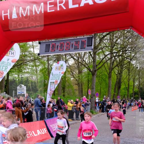 19.04.2026 - Hammer Lauf Tim E. http://msf.ph/oto/9526477 19.04.2026 09:29:15 Ziel 553, 700, 795, 1019, 1054, 1088, 1097, 1138, 1194, 1254, 1438, 1499, 1512, 1546, 1753, 1780, 1813, 1885 meine-sportfotos.de