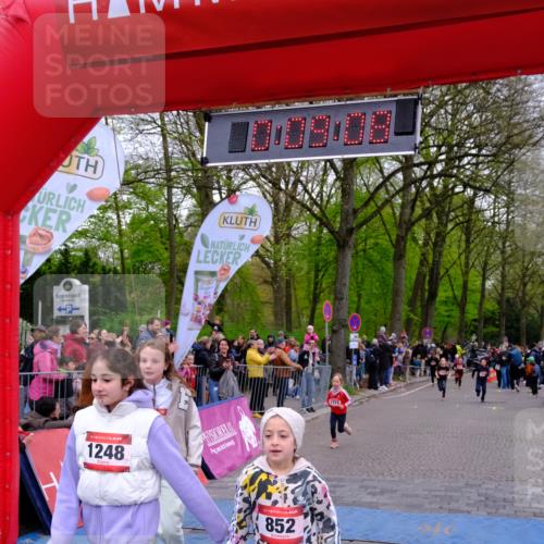 19.04.2026 - Hammer Lauf Tim E. http://msf.ph/oto/9526570 19.04.2026 09:29:35 Ziel 547, 706, 824, 841, 852, 866, 1120, 1235, 1248, 1399, 1441, 1487, 1496, 1650, 1771 meine-sportfotos.de