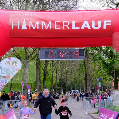 19.04.2026 - Hammer Lauf Tim E. http://msf.ph/oto/9526965 19.04.2026 09:32:46 Ziel 1232, 1233 meine-sportfotos.de