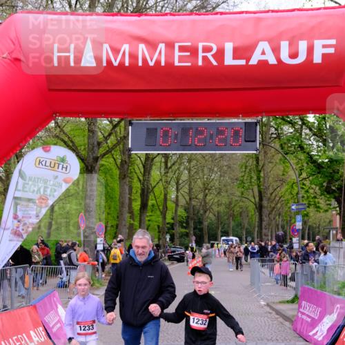 19.04.2026 - Hammer Lauf Tim E. http://msf.ph/oto/9526970 19.04.2026 09:32:48 Ziel 1232, 1233 meine-sportfotos.de