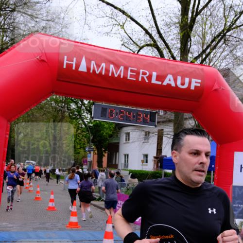19.04.2026 - Hammer Lauf Tim E. http://msf.ph/oto/9529053 19.04.2026 10:09:43 Ziel 105, 107, 222, 400, 799, 863, 888, 909, 910, 1000, 1001, 1142, 1145, 1210, 1211, 1246, 1262, 1266, 1304, 1800 meine-sportfotos.de