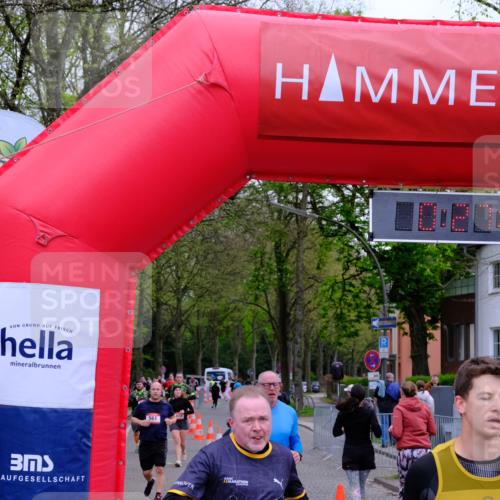 19.04.2026 - Hammer Lauf Tim E. http://msf.ph/oto/9529585 19.04.2026 10:12:53 Ziel 266, 526, 561, 813, 1144, 1247, 1602, 1854, 1900, 1901 meine-sportfotos.de