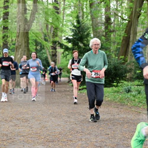 19.04.2026 - Hammer Lauf Dr. Thomas Lammeyer http://msf.ph/oto/9532668 19.04.2026 10:11:51 Laufen 1256, 1290, 941, 254, 352 meine-sportfotos.de