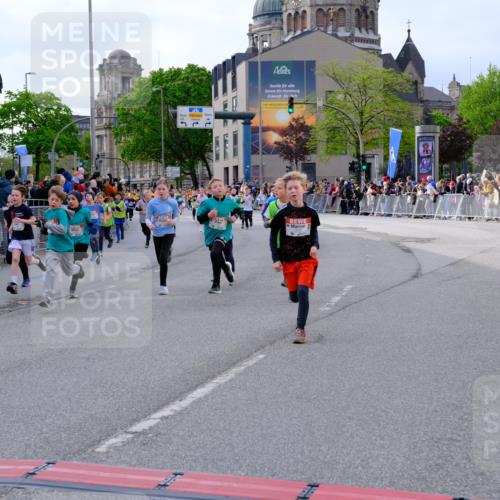 25.04.2026 - Das Zehntel Tim E. http://msf.ph/oto/9568305 25.04.2026 08:53:03 Ziel 1103, 1133, 1174, 1183, 1190, 1210, 1213, 1240, 1328, 1429, 1515, 1771, 1859, 2046, 2057, 2166, 2278, 2282, 2284, 2303, 2452, 2466, 2741, 2787, 3042, 3121, 3168, 3300, 3317, 3395, 3430, 3432, 3644, 3651, 3652, 3653, 3996 meine-sportfotos.de