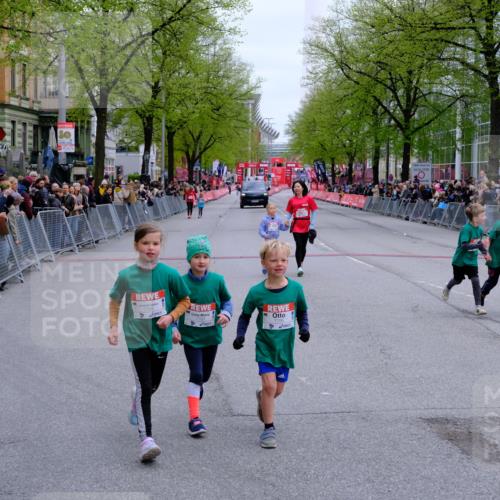 25.04.2026 - Das Zehntel Tim E. http://msf.ph/oto/9573396 25.04.2026 10:36:23 Ziel  meine-sportfotos.de